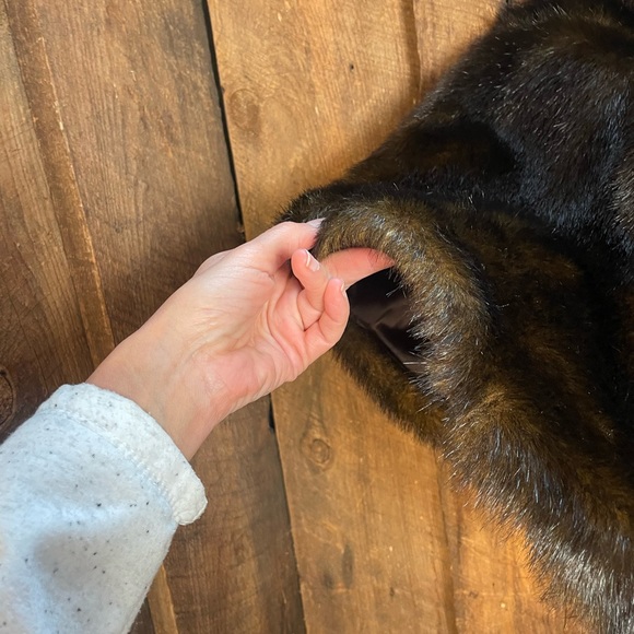 Moda International Faux Fur Shrug - NWT - size small - Picture 7 of 9